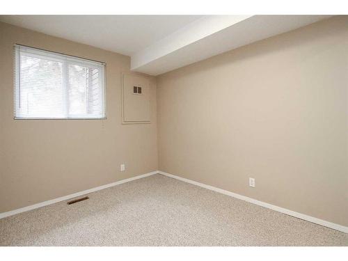 7-80 Piper Drive, Red Deer, AB - Indoor Photo Showing Other Room