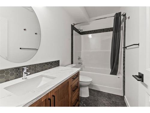 16 Vireo Avenue, Olds, AB - Indoor Photo Showing Bathroom