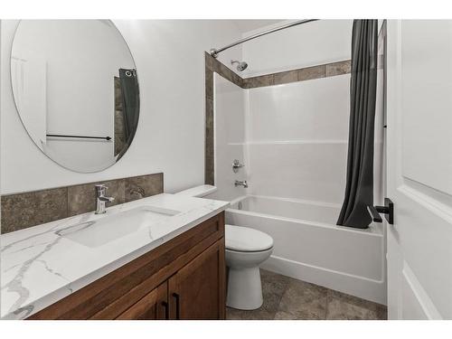 16 Vireo Avenue, Olds, AB - Indoor Photo Showing Bathroom