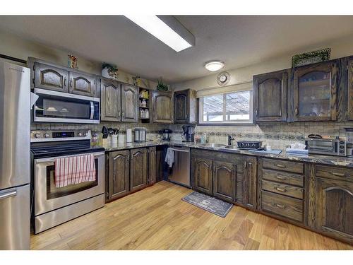 72 Norton Avenue, Red Deer, AB - Indoor Photo Showing Kitchen With Stainless Steel Kitchen