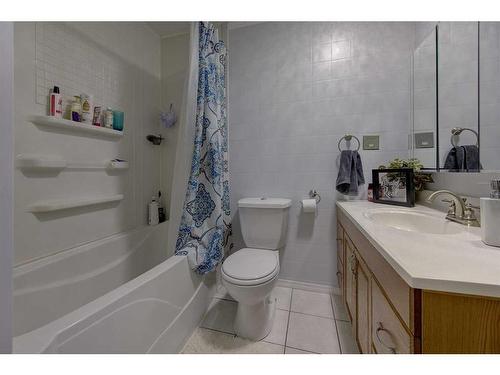 72 Norton Avenue, Red Deer, AB - Indoor Photo Showing Bathroom