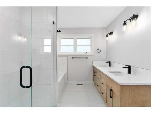 50 Larose Crescent, Red Deer, AB - Indoor Photo Showing Bathroom