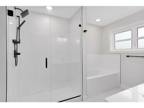 50 Larose Crescent, Red Deer, AB - Indoor Photo Showing Bathroom