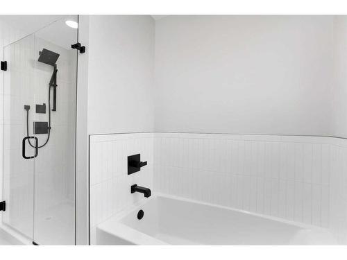 50 Larose Crescent, Red Deer, AB - Indoor Photo Showing Bathroom