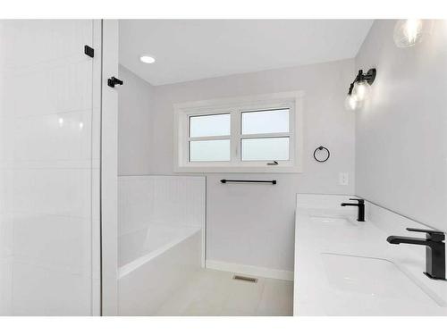 50 Larose Crescent, Red Deer, AB - Indoor Photo Showing Bathroom