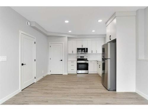 50 Larose Crescent, Red Deer, AB - Indoor Photo Showing Kitchen