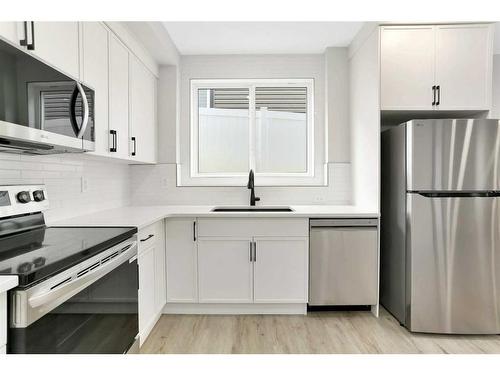 50 Larose Crescent, Red Deer, AB - Indoor Photo Showing Kitchen