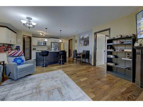 101-3505 51 Avenue, Red Deer, AB - Indoor Photo Showing Living Room