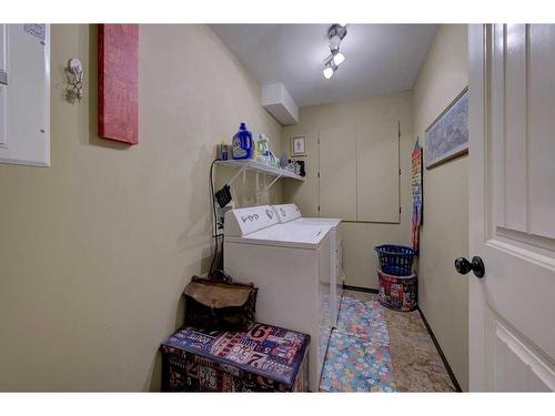 101-3505 51 Avenue, Red Deer, AB - Indoor Photo Showing Laundry Room