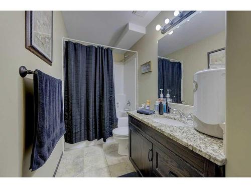 101-3505 51 Avenue, Red Deer, AB - Indoor Photo Showing Bathroom