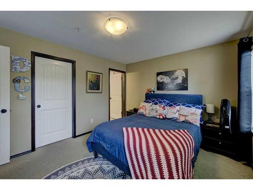 101-3505 51 Avenue, Red Deer, AB - Indoor Photo Showing Bedroom