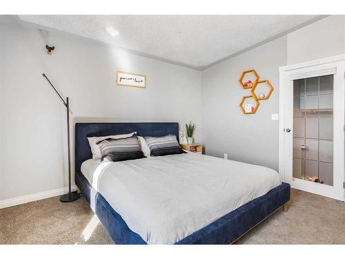 25 Regent Close, Lacombe, AB - Indoor Photo Showing Bedroom