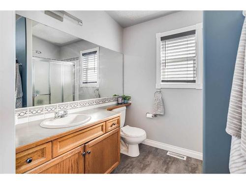 25 Regent Close, Lacombe, AB - Indoor Photo Showing Bathroom