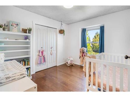 25 Regent Close, Lacombe, AB - Indoor Photo Showing Bedroom