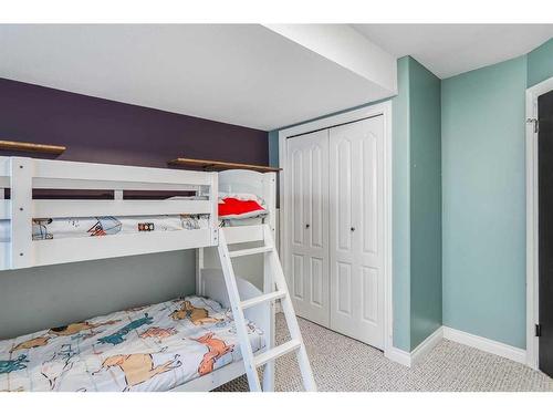 25 Regent Close, Lacombe, AB - Indoor Photo Showing Bedroom