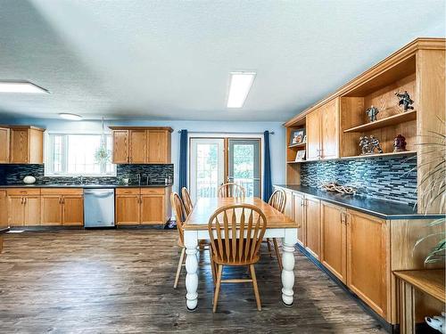 5916 42 Avenue, Stettler, AB - Indoor