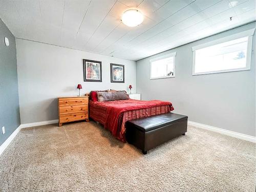 5916 42 Avenue, Stettler, AB - Indoor Photo Showing Bedroom