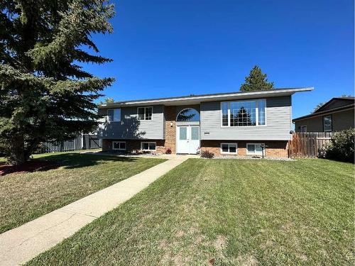 5916 42 Avenue, Stettler, AB - Outdoor With Facade