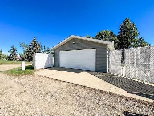 5916 42 Avenue, Stettler, AB - Outdoor With Exterior