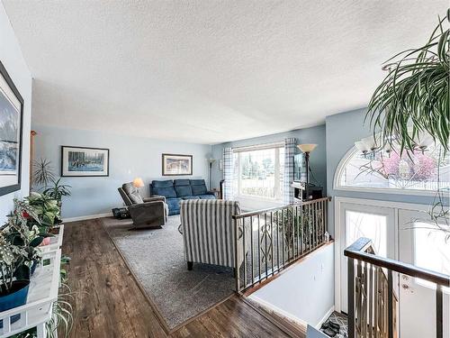 5916 42 Avenue, Stettler, AB - Indoor Photo Showing Other Room