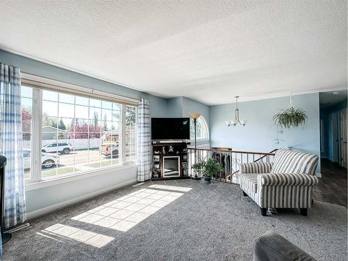 5916 42 Avenue, Stettler, AB - Indoor