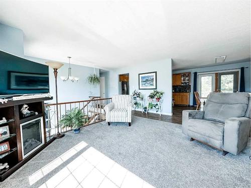 5916 42 Avenue, Stettler, AB - Indoor Photo Showing Living Room