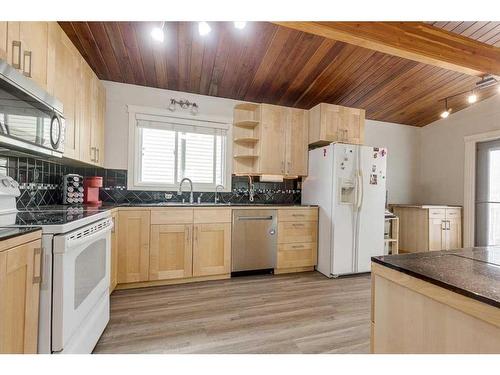 6230 61 Avenue, Red Deer, AB - Indoor Photo Showing Kitchen