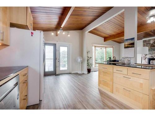 6230 61 Avenue, Red Deer, AB - Indoor Photo Showing Kitchen