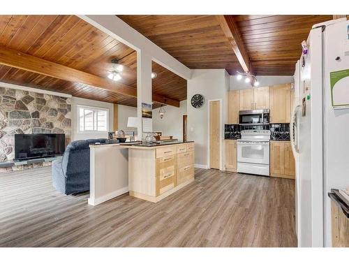 6230 61 Avenue, Red Deer, AB - Indoor Photo Showing Kitchen