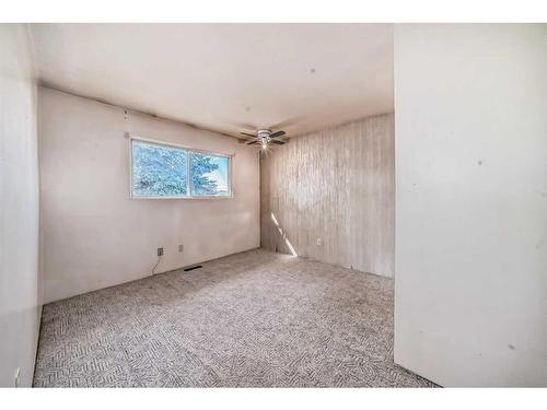 4021 49 Avenue, Innisfail, AB - Indoor Photo Showing Other Room