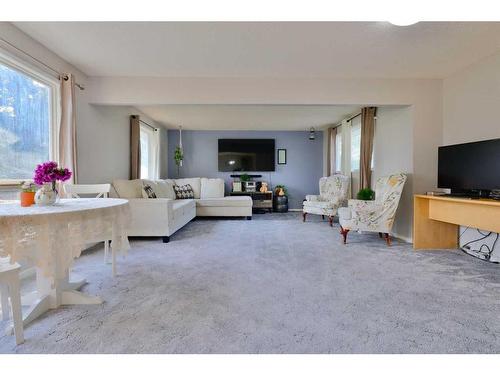 29 Grand Park Crescent, Camrose, AB - Indoor Photo Showing Living Room