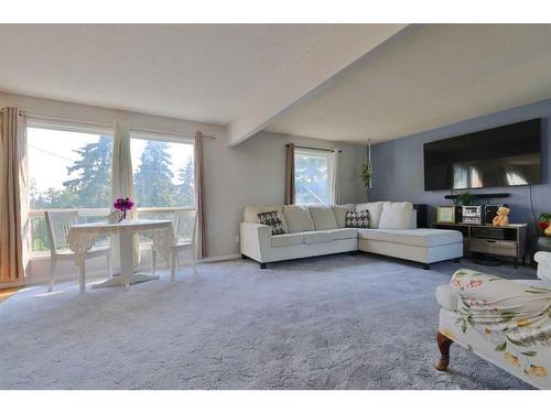 29 Grand Park Crescent, Camrose, AB - Indoor Photo Showing Living Room