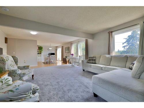 29 Grand Park Crescent, Camrose, AB - Indoor Photo Showing Living Room