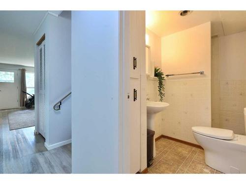 29 Grand Park Crescent, Camrose, AB - Indoor Photo Showing Bathroom