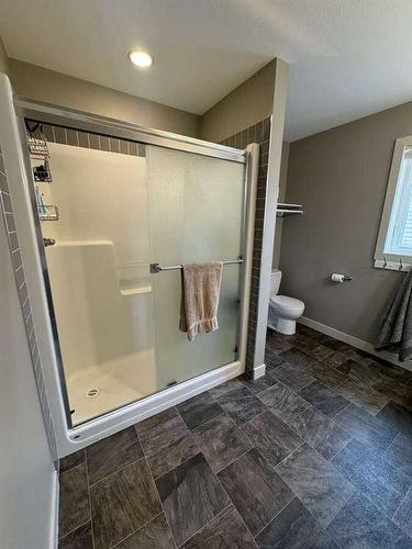 413 10B Street, Nobleford, AB - Indoor Photo Showing Bathroom