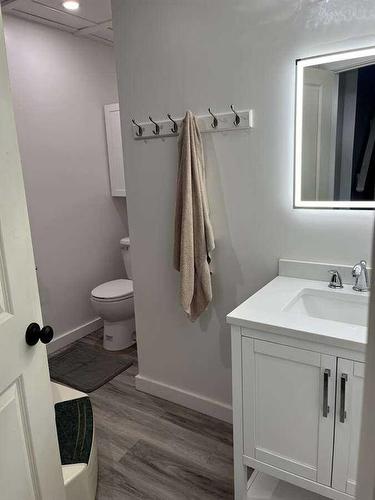 413 10B Street, Nobleford, AB - Indoor Photo Showing Bathroom