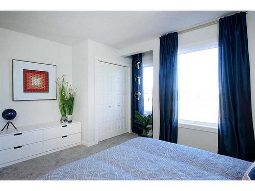 703-135 Mahogany Parade Se, Calgary, AB - Indoor Photo Showing Bedroom