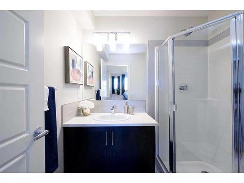 703-135 Mahogany Parade Se, Calgary, AB - Indoor Photo Showing Bathroom