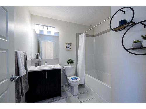 703-135 Mahogany Parade Se, Calgary, AB - Indoor Photo Showing Bathroom