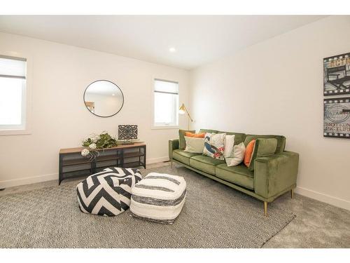 140 Emerald Drive, Red Deer, AB - Indoor Photo Showing Living Room