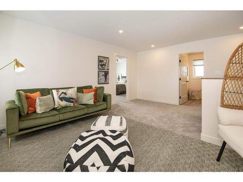 140 Emerald Drive, Red Deer, AB - Indoor Photo Showing Living Room