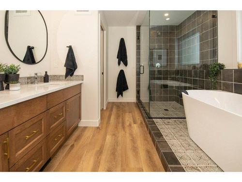 140 Emerald Drive, Red Deer, AB - Indoor Photo Showing Bathroom