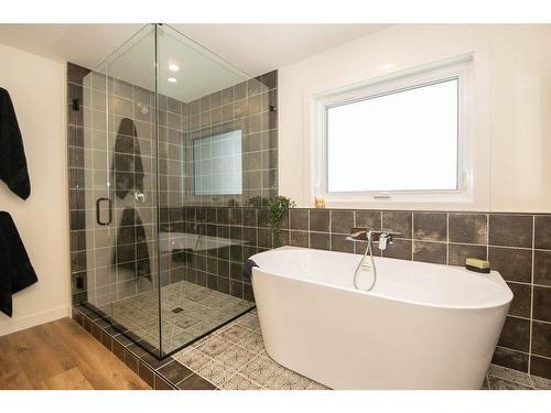 140 Emerald Drive, Red Deer, AB - Indoor Photo Showing Bathroom