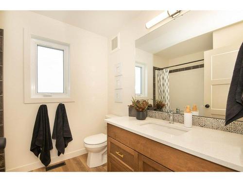 140 Emerald Drive, Red Deer, AB - Indoor Photo Showing Bathroom