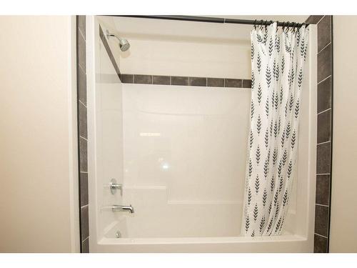 140 Emerald Drive, Red Deer, AB - Indoor Photo Showing Bathroom