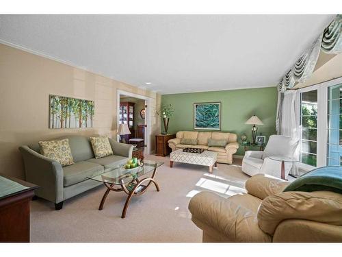 4211 59 Street Close, Camrose, AB - Indoor Photo Showing Living Room