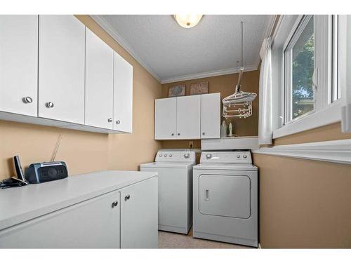 4211 59 Street Close, Camrose, AB - Indoor Photo Showing Laundry Room