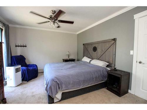 36370 Range Road 265, Rural Red Deer County, AB - Indoor Photo Showing Bedroom