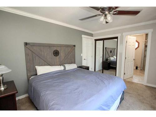 36370 Range Road 265, Rural Red Deer County, AB - Indoor Photo Showing Bedroom