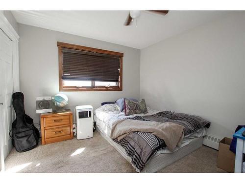 36370 Range Road 265, Rural Red Deer County, AB - Indoor Photo Showing Bedroom